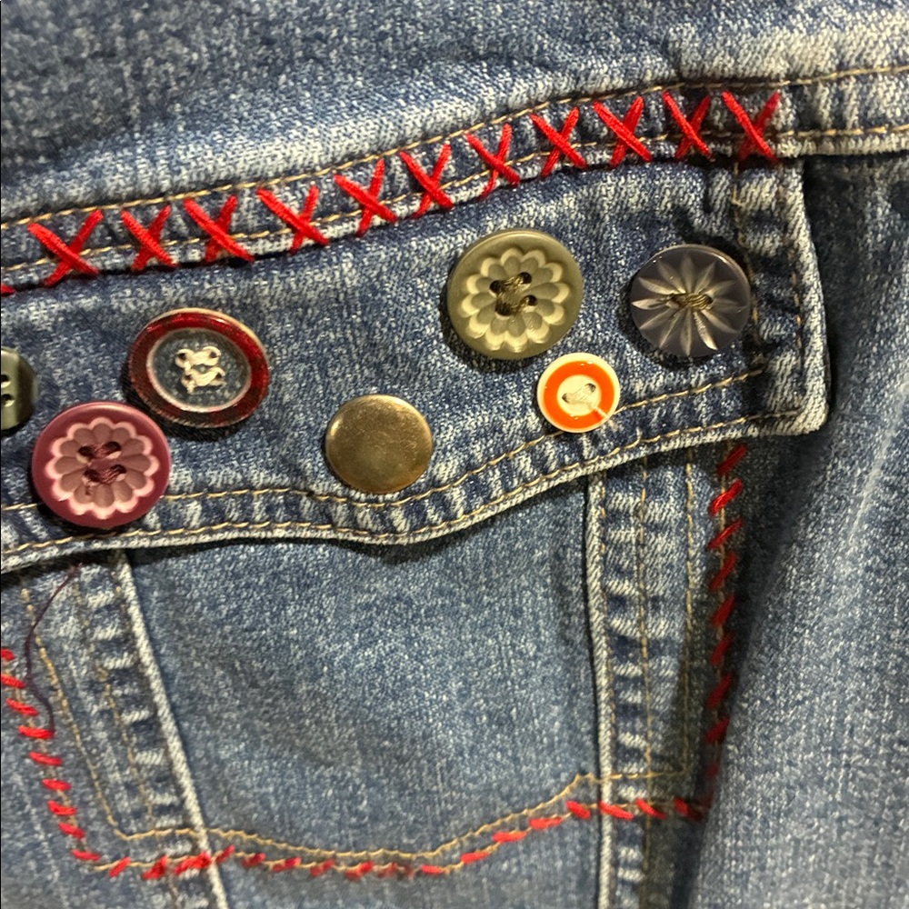 ❤️ 2/$10 - CJ Banks Embroidered Denim Snap Front Denim Vest - Picture 3 of 4